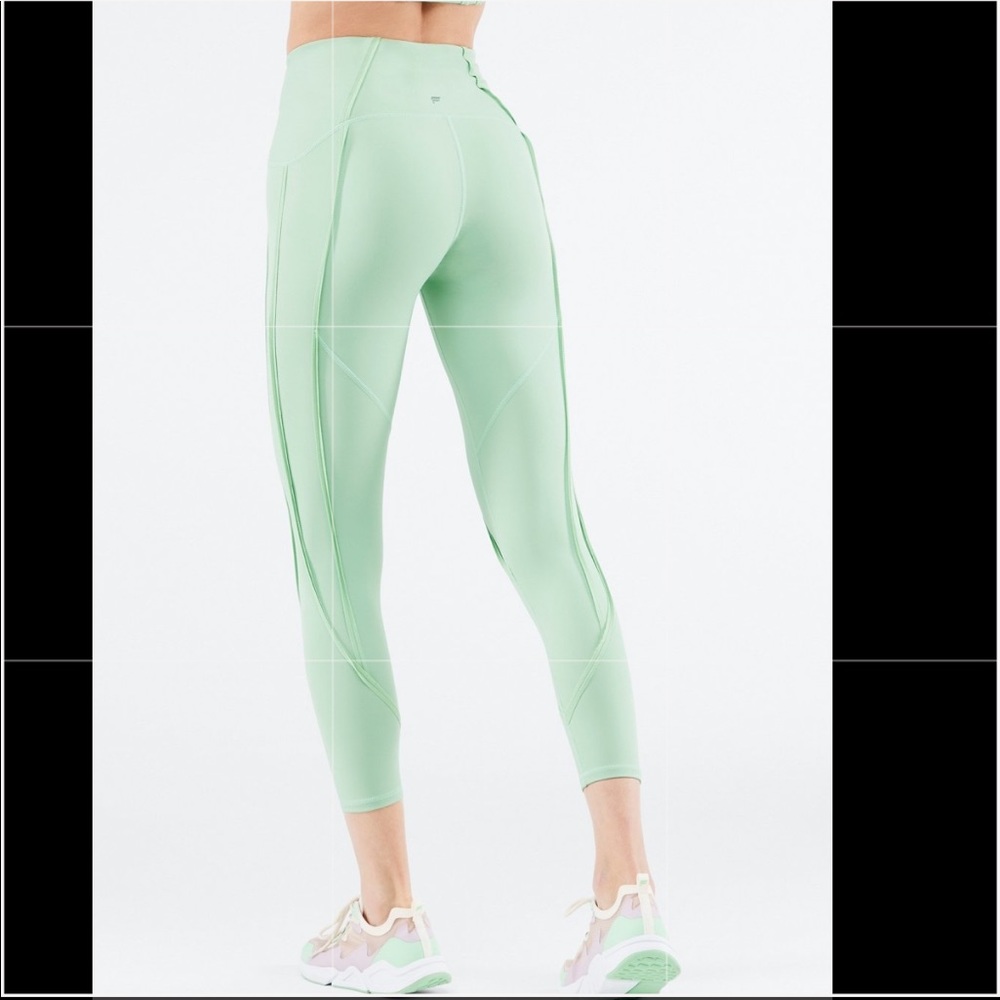 High-Waisted Ultraluxe Contour 7/8 Leggings